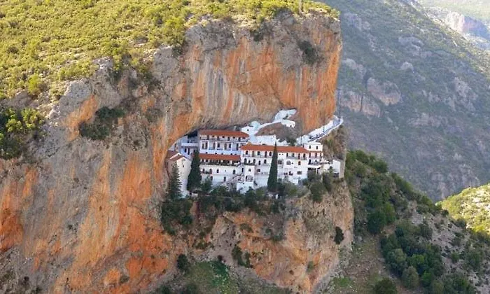 Apartament Mitropoli's *